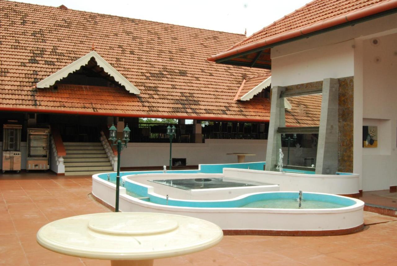 Hotel Rajadhani Thiruvananthapuram Exterior foto